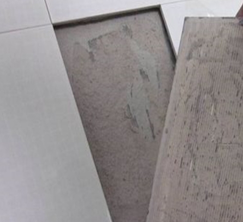 双台子瓷砖空鼓维修公司分享瓷砖铺贴时如果打浆（即涂抹在瓷砖背面和基层上的砂浆或瓷砖胶）过少，会带来以下问题